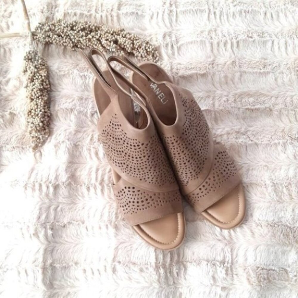 NWOT Vaneli Open Toe Tan Ankle Block Heel Sandals Size 12
